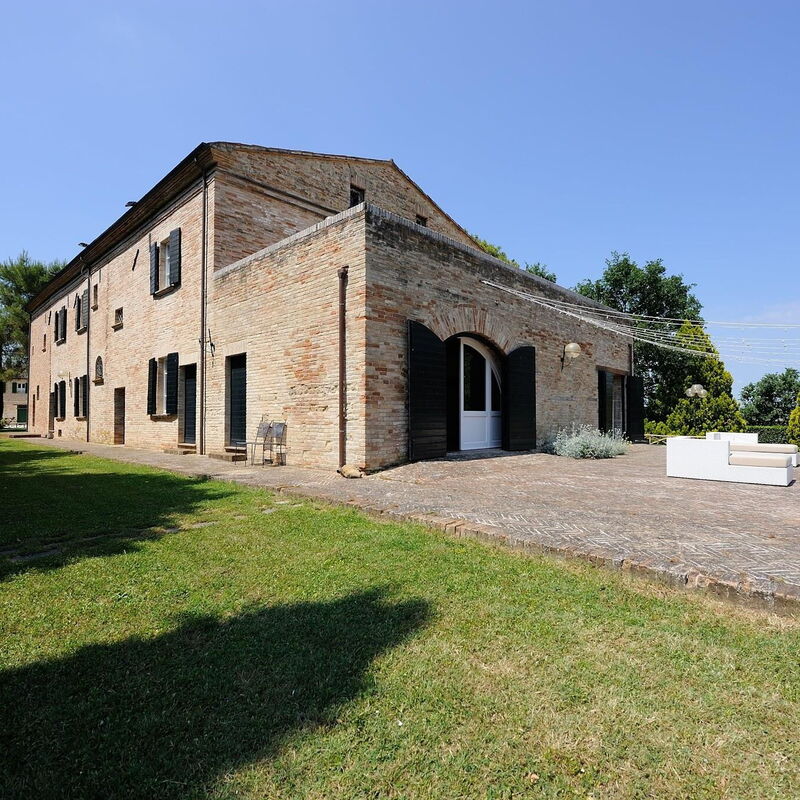Villa Liberio: villa-storica-colli-al-metauro-pesaro-urbino-exterior-villa