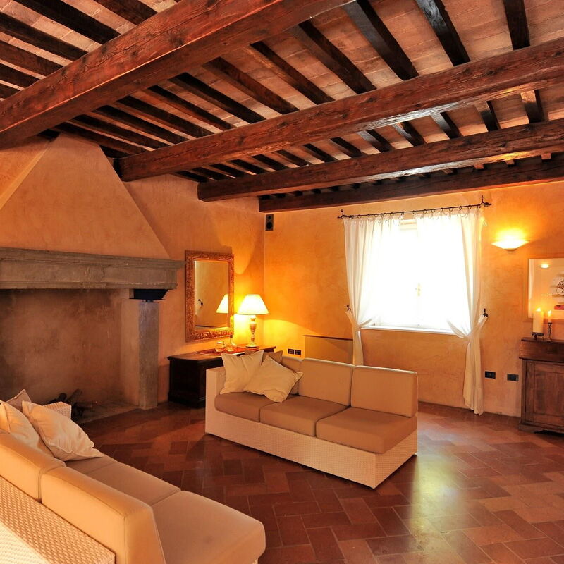 Villa Liberio: villa-storica-colli-al-metauro-pesaro-urbino-living-room