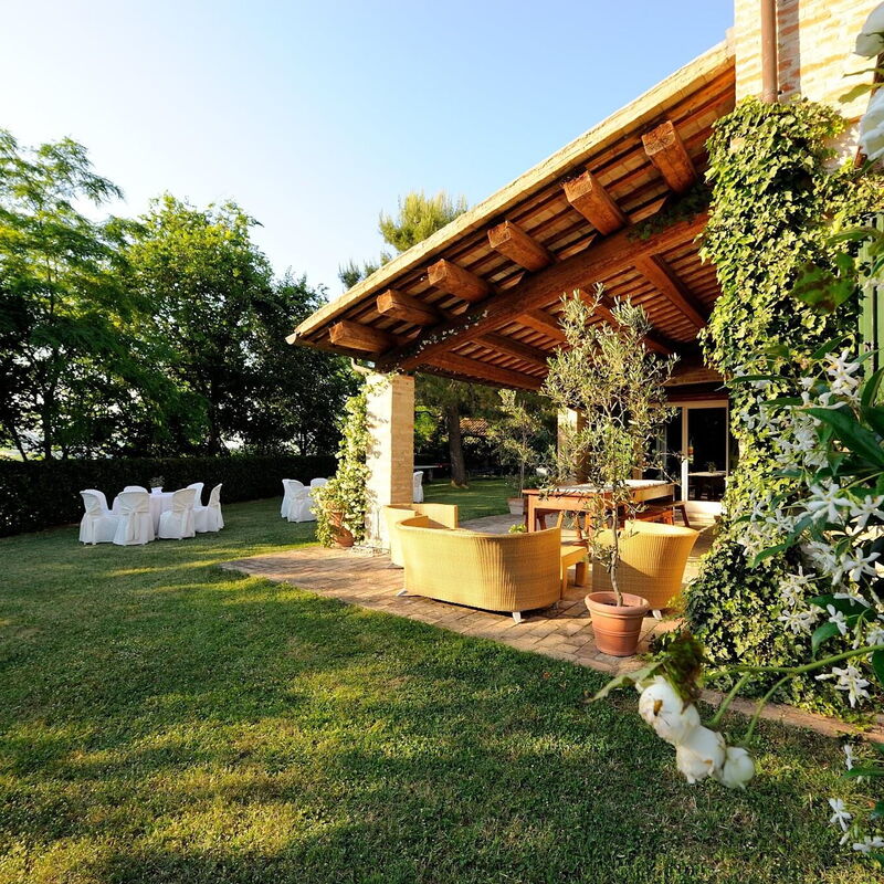 Antico Casolare: antico-casolare-colli-al-metauro-pesaro-urbino-patio