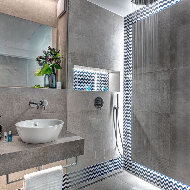 Blue-wave Experience Resort: Autumn, Bathroom, Spring, Summer