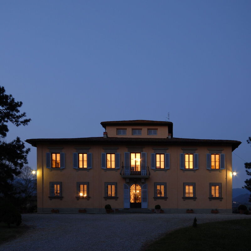 Villa i Delfini: Außen