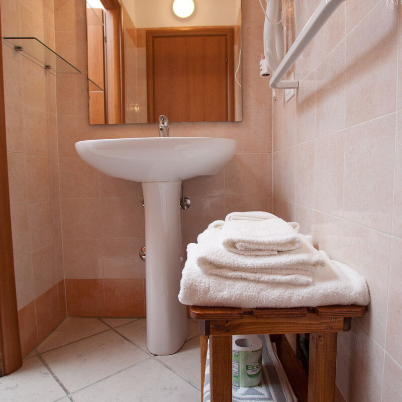 Baraka Apartments: Autumn, Bathroom, Spring, Summer