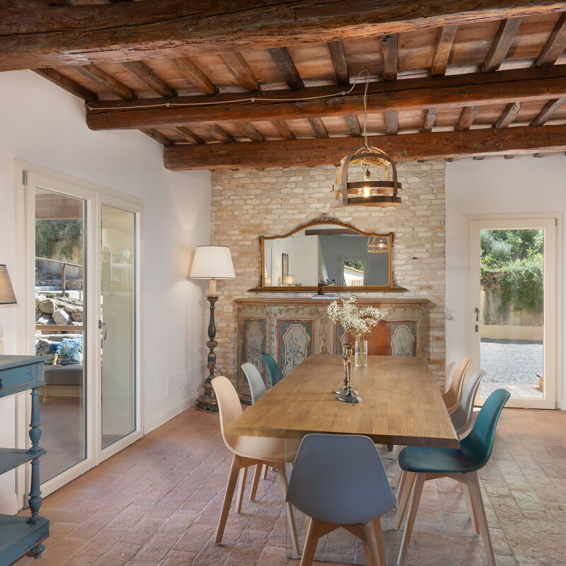 Villa Noemi: Amenities, Autumn, Dining Room, Spring, Summer