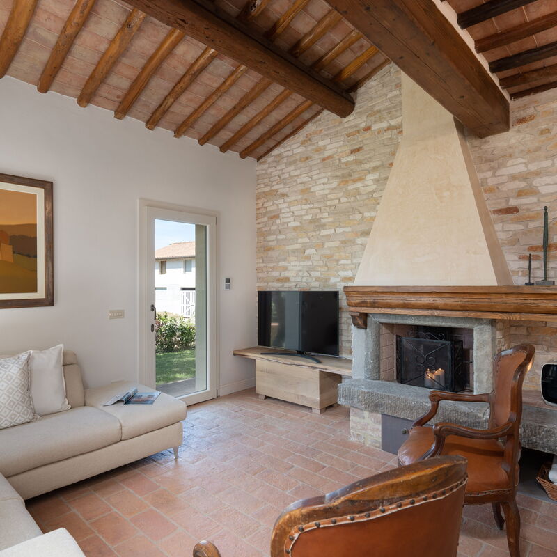 Villa Noemi: Amenities, Autumn, Living Room, Room Detail, Spring, Summer