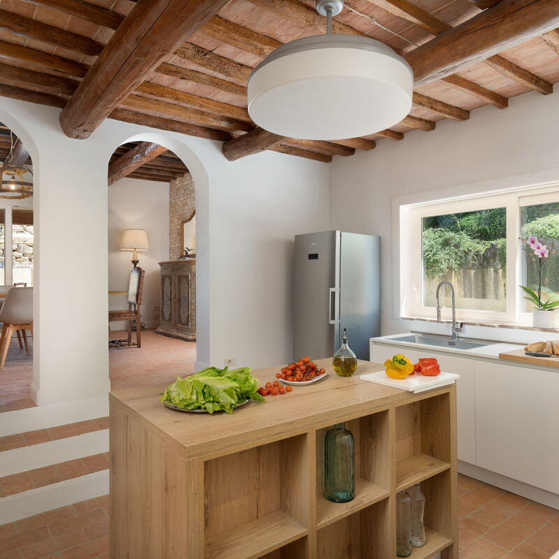 Villa Noemi: Amenities, Autumn, Dining Room, Living Room, Room Detail, Spring, Summer