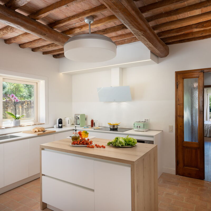 Villa Noemi: Amenities, Autumn, Kitchen, Room Detail, Spring, Summer