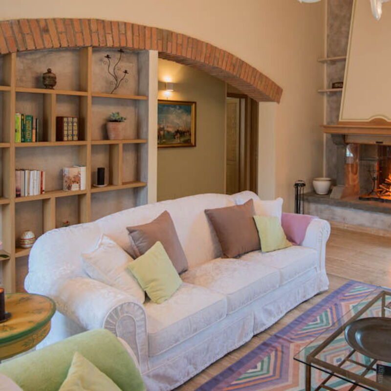 Villa Rugiada: Amenities, Autumn, Living Room, Room Detail, Spring, Summer