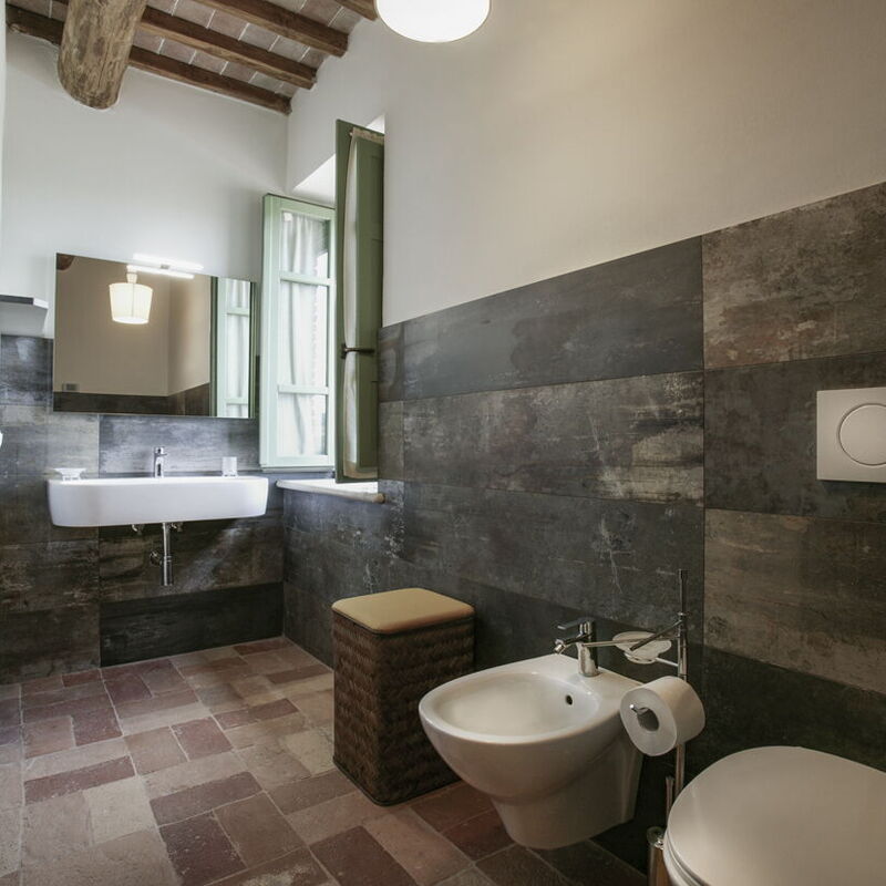 Villa Irene: Amenities, Autumn, Bathroom, Room Detail, Spring, Summer