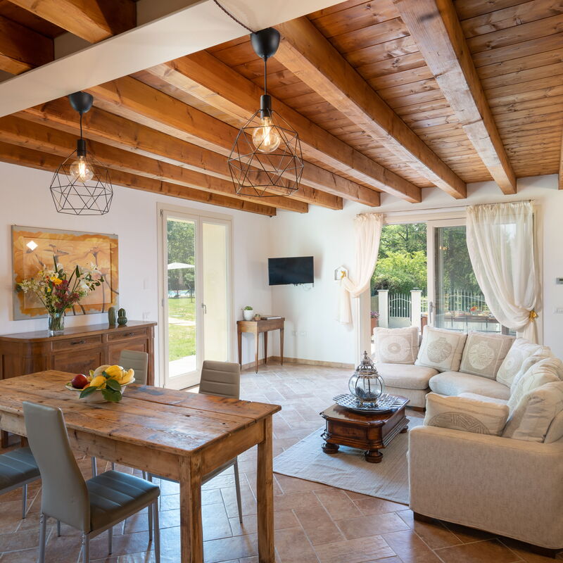 Le Selve: Dining Room, Living Room