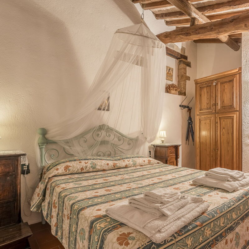 Casa Anita - Castellina In Chianti - Granaio, Toscana: Amenities, Autumn, Bedroom, Room Detail, Spring, Summer
