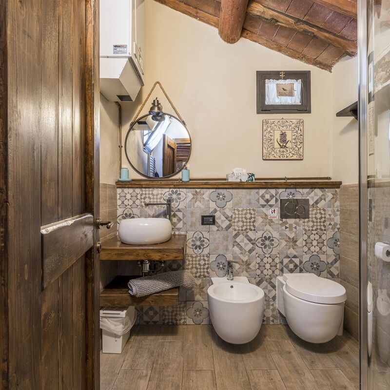 Fienile Di Fabio - Colline Fiorentine Vaiano, Toscana: Amenities, Autumn, Bathroom, Room Detail, Spring, Summer