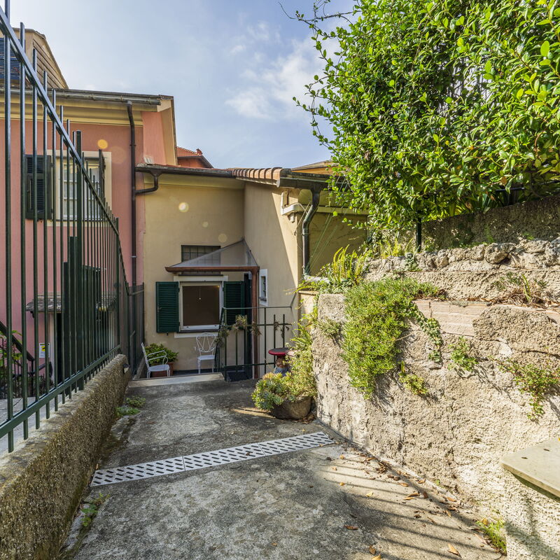 A Un Minuto Dal Mare - Bogliasco, Liguria: Autumn, Building Exterior, Garden, Spring, Summer