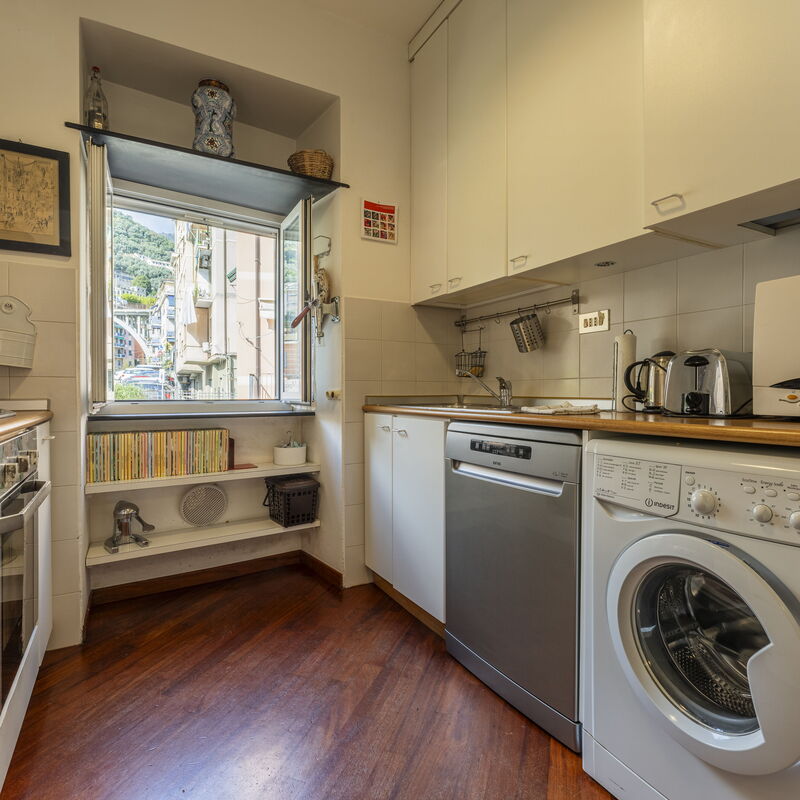 A Un Minuto Dal Mare - Bogliasco, Liguria: Autumn, Kitchen, Spring, Summer