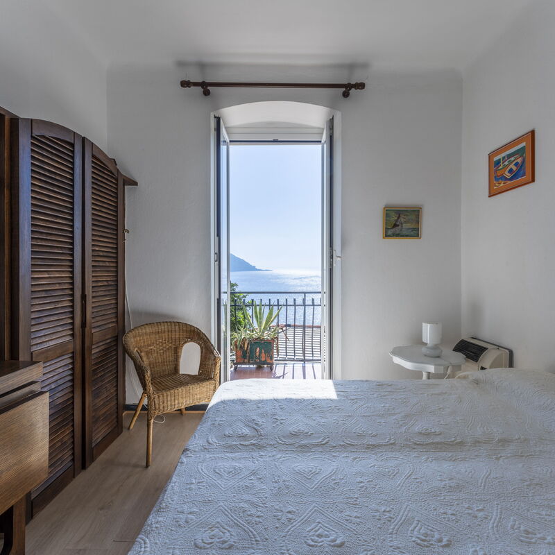 A Due Passi Da Camogli: Autumn, Bedroom, Spring, Summer