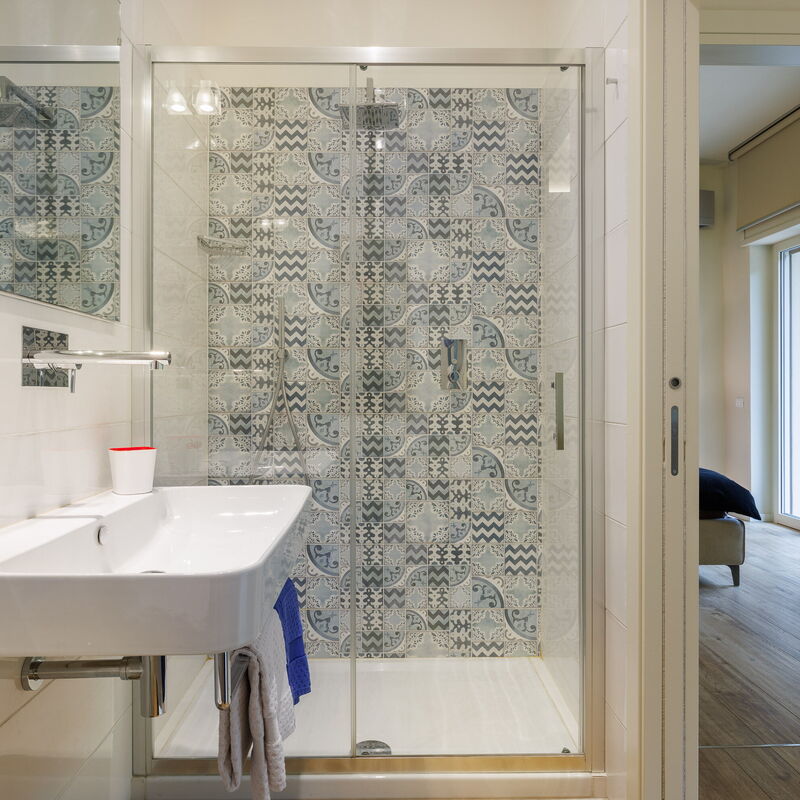 Betty Florence Charming Modern Apartment Near Piazza Della Libertà: Autumn, Bathroom, Spring, Summer