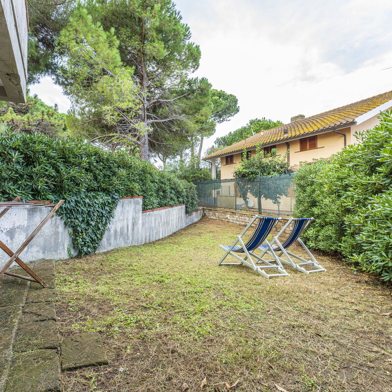 Giannella Beach Residence Apartment - Giannella, Grosseto: Autumn, Garden, Spring, Summer