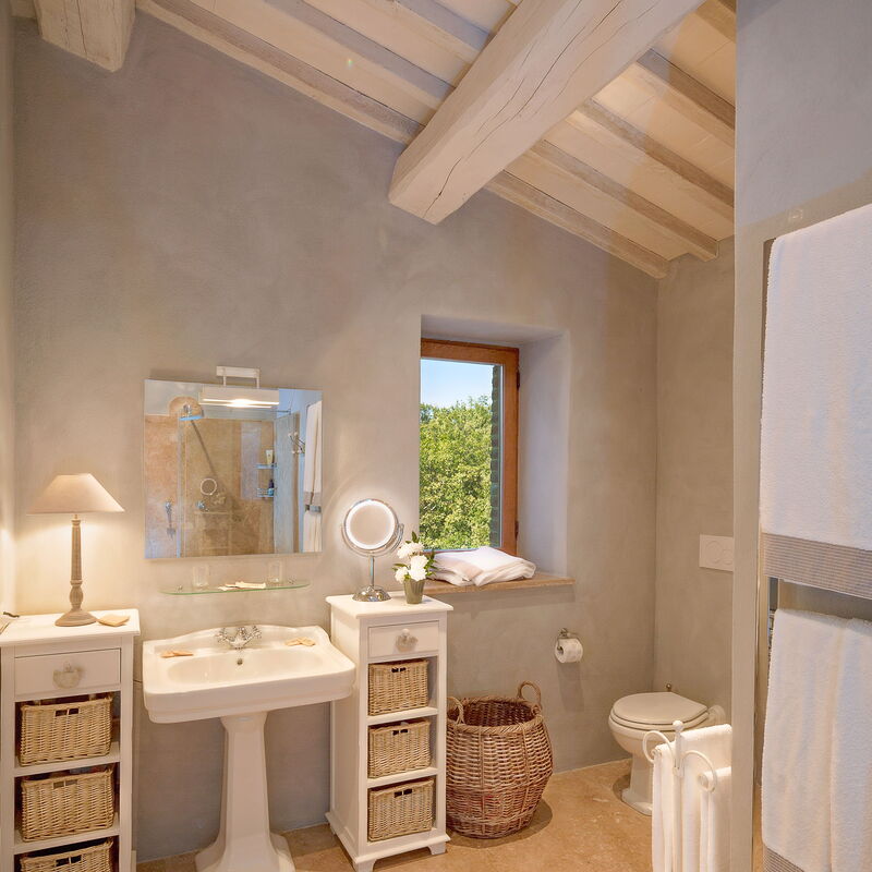 Villa Santa Croce - Tenuta Di Murlo, Umbria: Autumn, Bathroom, Spring, Summer