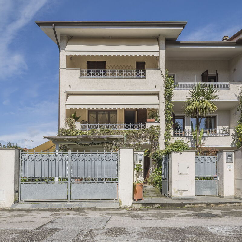 La Bouganville, Forte Dei Marmi, Private Garden, Wifi: Autumn, Main Entrance, Spring, Summer