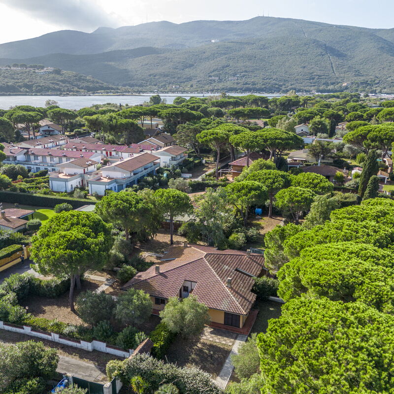 Giannella Apartment - Orbetello, Toscana: Autumn, Building Exterior, Spring, Summer