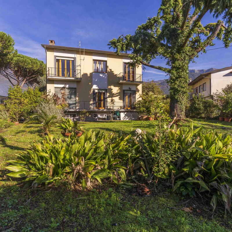 Casa Vacanza Mais - Camaiore, Toscana: Autumn, Building Exterior, Garden, Spring, Summer