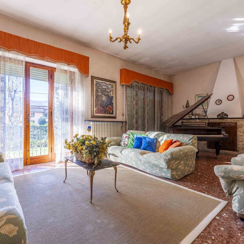 Casa Vacanza Mais - Camaiore, Toscana: Autumn, Living Room, Spring, Summer
