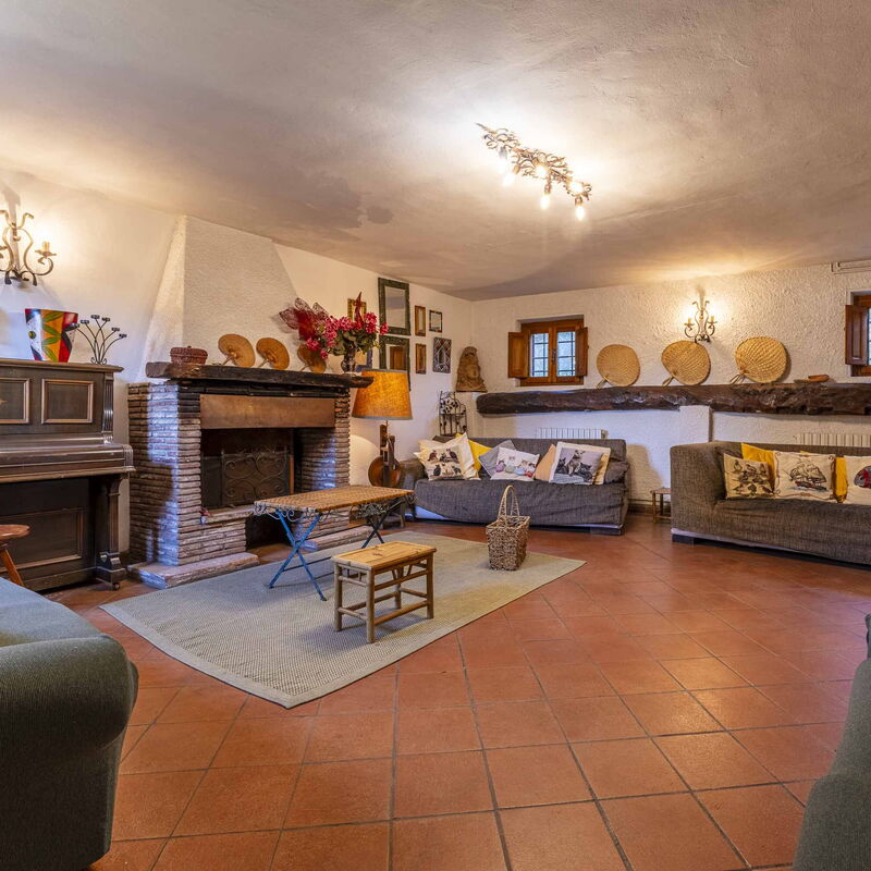 Casale Il Farro - Camaiore, Toscana: Autumn, Living Room, Spring, Summer