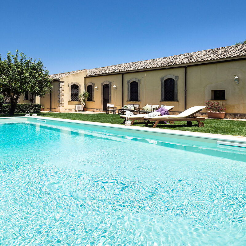 Casa Colore - Siracusa, Sicilia: Autumn, Building Exterior, Garden, Outdoor, Pool, Spring, Summer