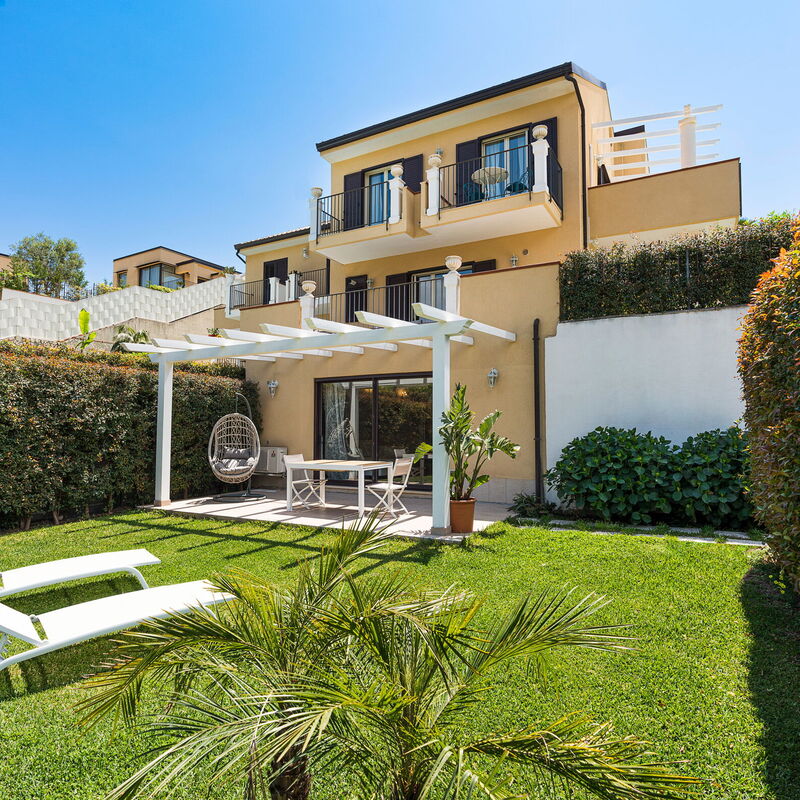 Casamonte - Castelmola, Sicilia: Autumn, Building Exterior, Garden, Outdoor, Spring, Summer