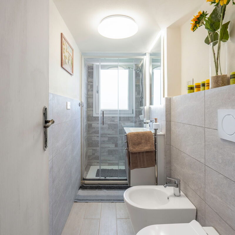 Lucca Old Town Apartment - Lucca, Toscana: Autumn, Bathroom, Spring, Summer